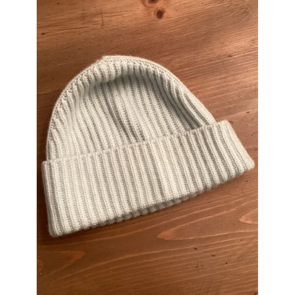 BANANA REPUBLIC 100% CASHMERE SKY BLUE BEANIE HAT